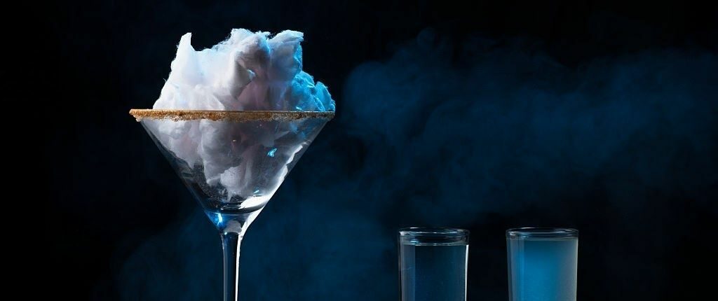 cocktail moléculaire et deux shots transparents